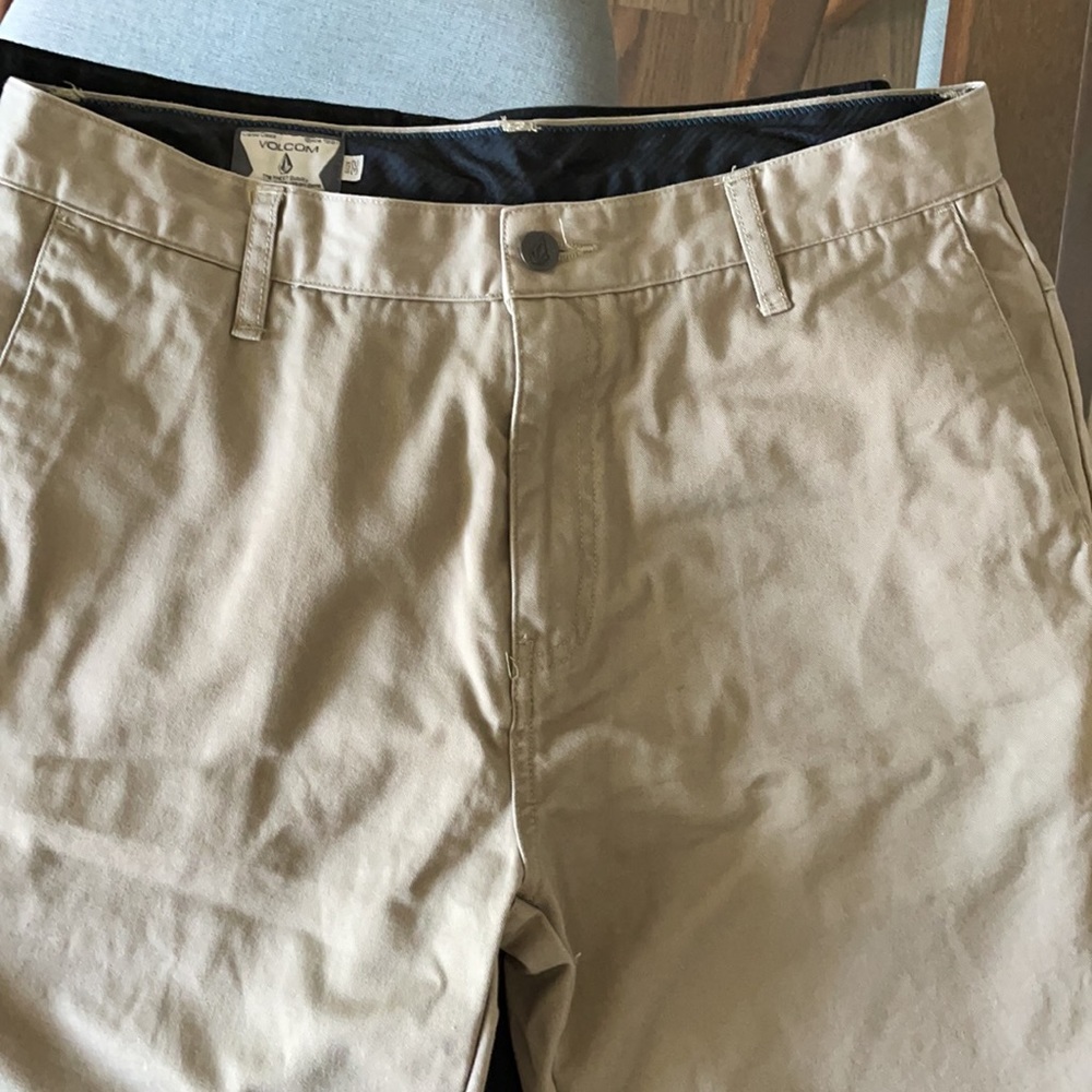 Volcom shorts - Picture 4 of 4
